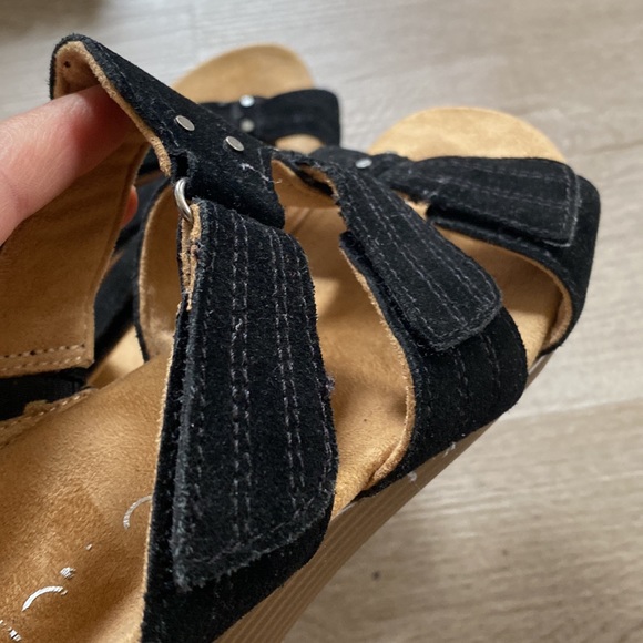 Vionic Corra Suede Wedge Sandals - Picture 8 of 8